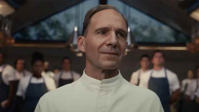 Le menu a été écrit pour Ralph Fiennes, mais la performance était encore meilleure que ce que les cinéastes espéraient
