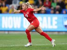 Adriana Leon du Canada célèbre son deuxième but lors du match amical international entre les Matildas d'Australie et le Canada au stade Allianz le 06 septembre 2022 à Sydney, en Australie.  Leon a de nouveau marqué lors d'une victoire 2-1 contre le Brésil vendredi.