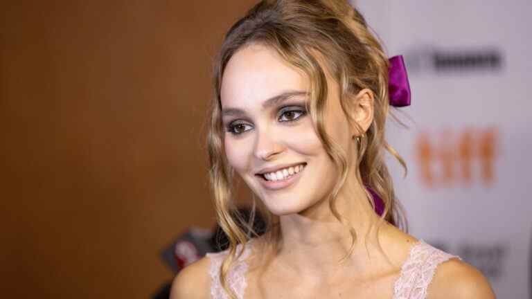 Lily-Rose Depp défend son silence sur les controverses de Johnny Depp et rejette les allégations de népotisme : je ne serai pas "définie" par les "hommes de ma vie" les plus populaires doivent lire Inscrivez-vous aux newsletters Variété Plus de nos marques
	
	
