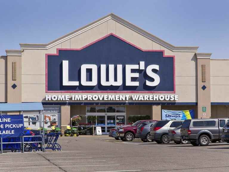 Lowe’s vend ses activités canadiennes, y compris les magasins Rona, à une société de capital-investissement