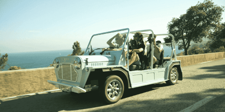 Moke Californian est électrique, coûte 42 000 $.  Que diriez-vous d’un voyage à la plage?