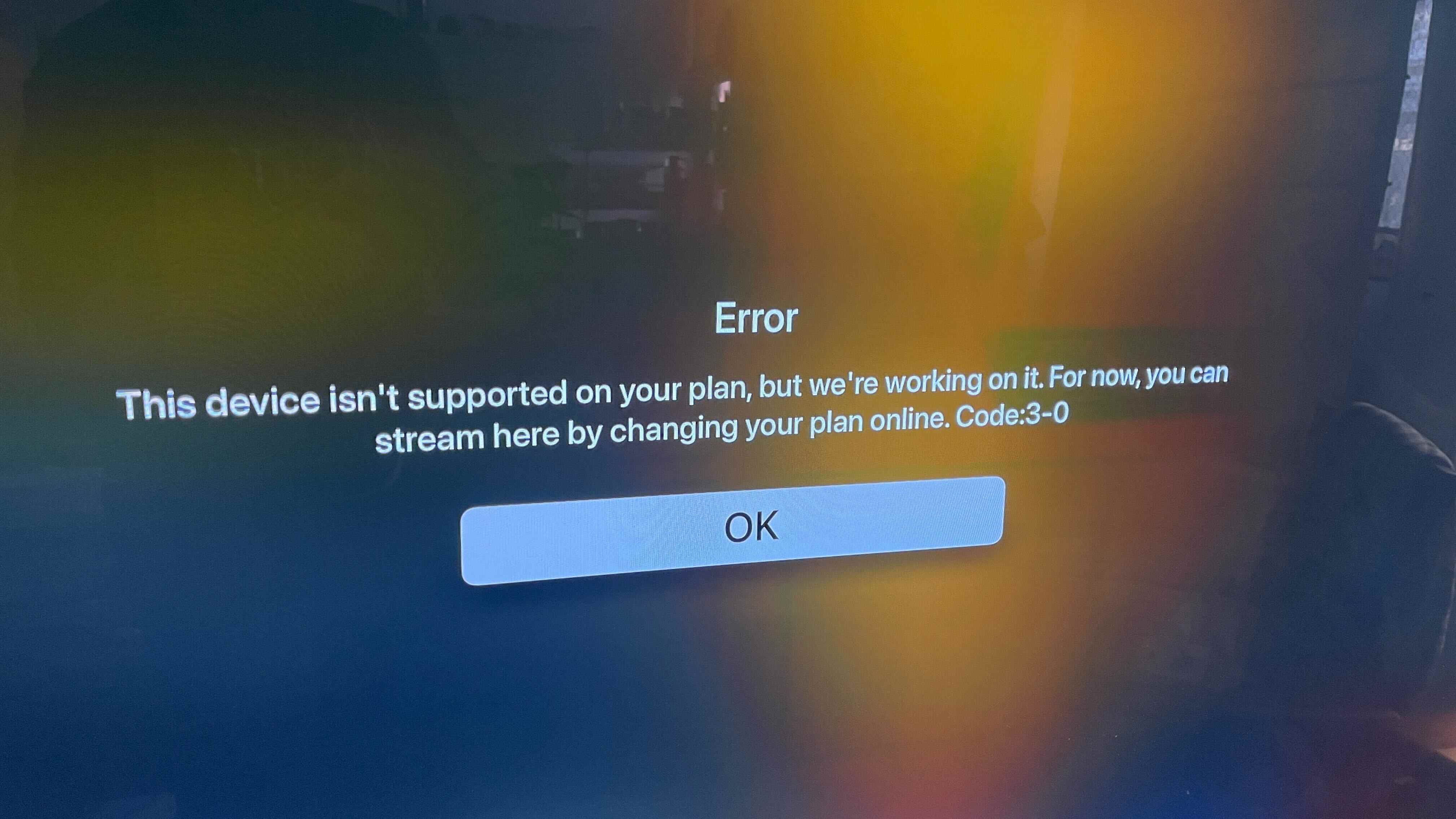 Un message d'erreur Netflix sur l'Apple TV indique "Erreur Cet appareil n'est pas pris en charge par votre forfait, mais nous y travaillons.  Pour l'instant, vous pouvez diffuser ici en modifiant votre plan en ligne.  Code : 3-0"