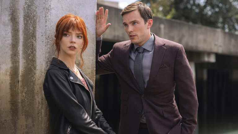 Nicholas Hoult du menu sur son caractère "odieux" et ne pas être blasé [Exclusive Interview]
