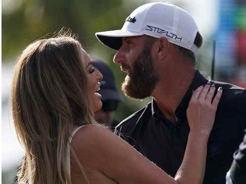 Paulina Gretzky et Dustin Johnson sortent du PDA après la fin de la saison de LIV Golf