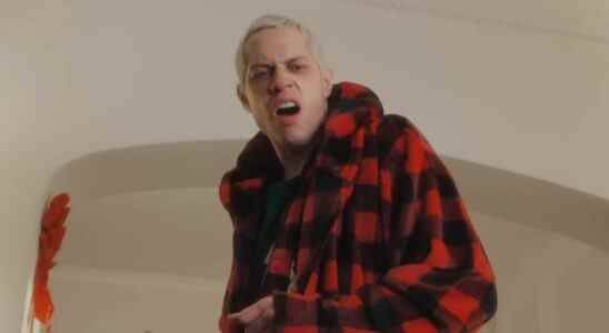 Pete Davidson et sa mère gagnent Internet avec une nouvelle publicité qui souillera à jamais vos pensées sur le Père Noël