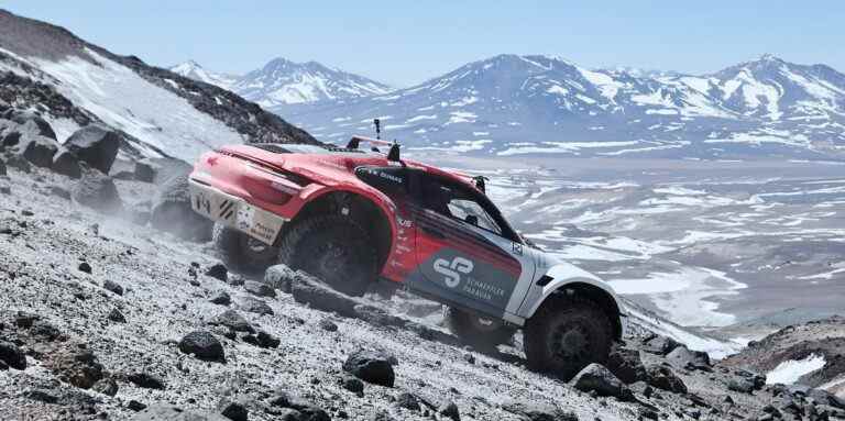 Porsche teste des prototypes de 911 de style Safari sur un volcan au Chili