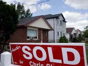 À Toronto, le plus grand marché de l'habitation au Canada, certains signes indiquent que la forte baisse des derniers mois pourrait se stabiliser.