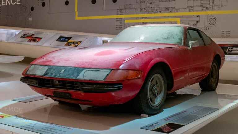 Pourquoi cette sale et inestimable Ferrari Daytona est-elle assise dans un musée ?