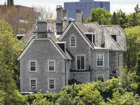 Le 24, promenade Sussex à Ottawa est la résidence officielle des premiers ministres depuis 1950, mais il est tombé en ruine.