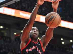 L'attaquant des Raptors OG Anunoby lance l'un de ses six dunks contre les Rockets de Houston le 9 novembre à Toronto.