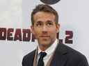 L'acteur Ryan Reynolds pose sur le tapis rouge lors de la première de 