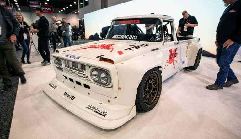 Ryan Tuerck transforme le châssis Toyota Obscure des années 1960 en une vedette SEMA