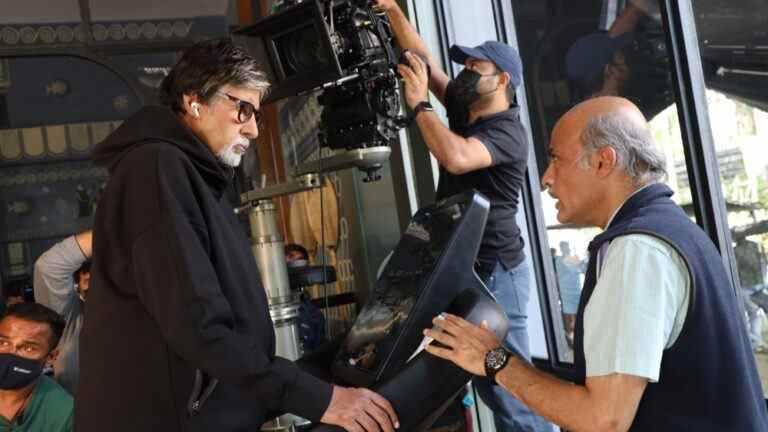 Sooraj Barjatya sur le travail avec Amitabh Bachchan dans "Uunchai", le projet Salman Khan : "C'était comme un désir de mon âme" Les plus populaires doivent être lus
	
	
