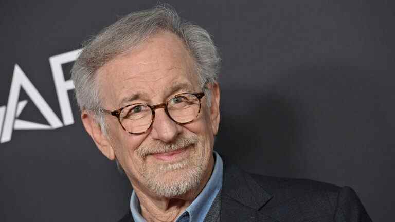 Steven Spielberg dit que les cinéastes ont été «jetés sous le bus» lorsque les films ont été jetés sur HBO Max
