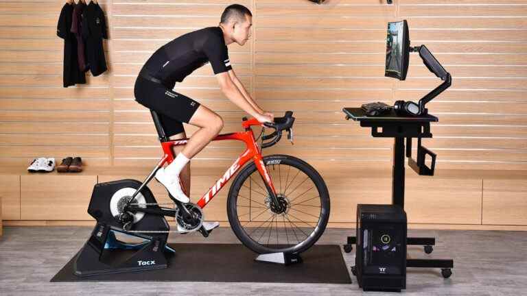 Thermaltake Cycledesk 100 cible le marché des eSports cyclistes