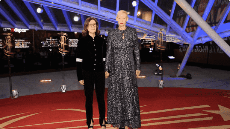 Tilda Swinton à Marrakech lors de son "retour aux sources" avec Joanna Hogg et sa masterclass personnelle de Pedro Almodóvar Les plus populaires doivent être lus Inscrivez-vous aux newsletters Variety Plus de nos marques
	
	
