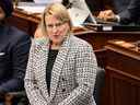 La ministre de la Santé de l'Ontario, Sylvia Jones, assiste à la période des questions à l'Assemblée législative de Queen's Park, à Toronto, le lundi 14 novembre 2022.