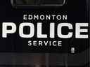 Le service de police d'Edmonton. 