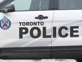 Un mort après qu’au moins trois personnes ont été abattues dans un quartier de Toronto