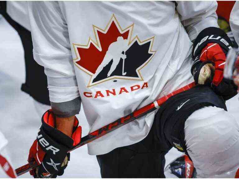 Plus de 900 cas de discrimination sur la glace la saison dernière : Hockey Canada