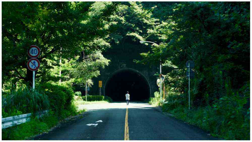 Le réalisateur japonais Kogahara Takeshi parle de travailler avec les ténèbres et le silence dans le premier long métrage 