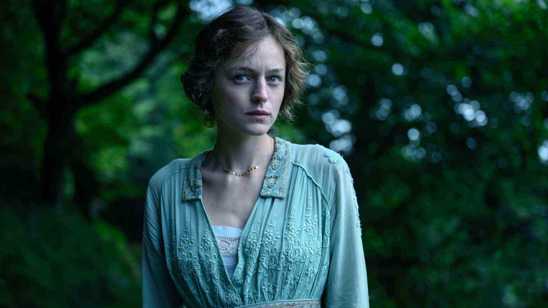 Emma Corrin dans L'Amant de Lady Chatterley