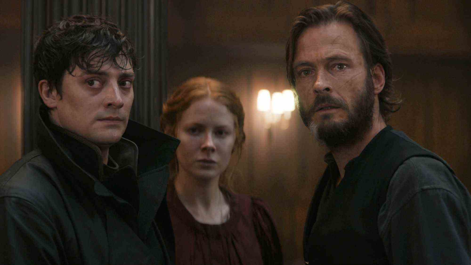 (De gauche à droite) Aneurin Barnard, Emily Beecham, Andreas Pietschmann en 1899