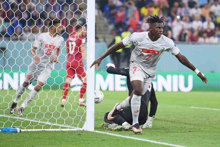 La Suisse bat la Serbie 3-2 et atteint les huitièmes de finale