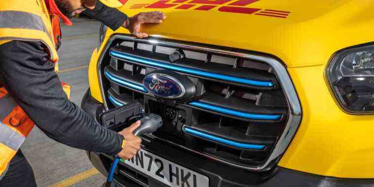 DHL achète 2 000 Ford E-Transit électriques comme camionnettes de livraison