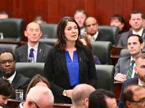 La première ministre de l'Alberta, Danielle Smith, lors de l'ouverture de la quatrième session de la 30e législature le 29 novembre 2022.