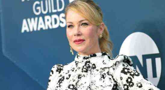 La star de Dead To Me, Christina Applegate, parle du moment où elle a reçu un diagnostic de SEP