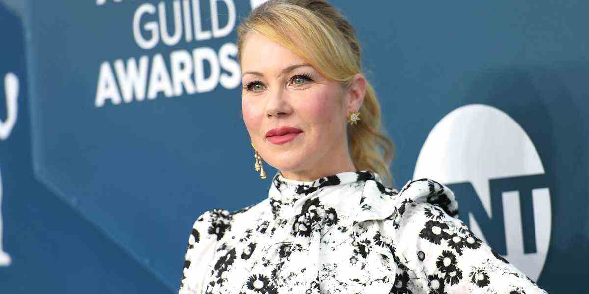 La star de Dead To Me, Christina Applegate, parle du moment où elle a reçu un diagnostic de SEP

