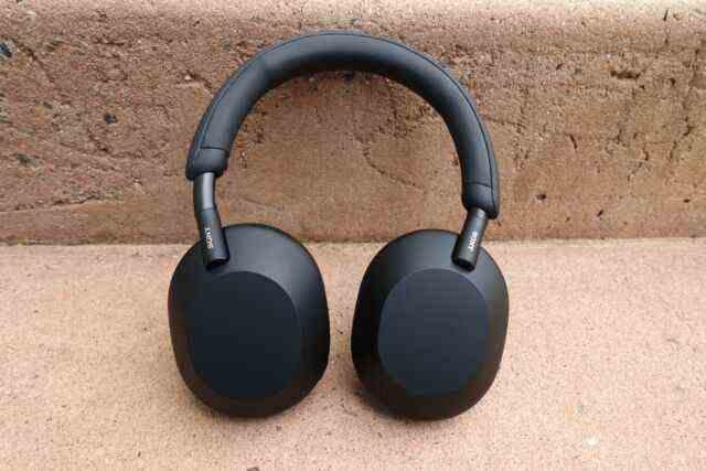 Casque antibruit sans fil WH-1000XM5 de Sony.