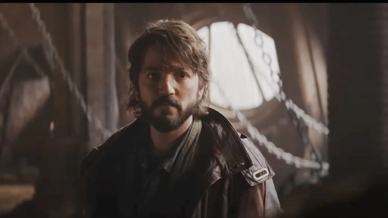 Diego Luna dans le rôle de Cassian Andor dans 