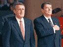 L'ancien premier ministre Brian Mulroney avec l'ancien président américain Ronald Reagan en 1988. Le magazine Policy affirme que Mulroney avait les meilleures relations avec les présidents américains de tous les premiers ministres de l'histoire du Canada.  Dans une entrevue avec le magazine, Mulroney dit que même si la relation Biden-Trudeau est bonne, elle manque de substance jusqu'à présent.