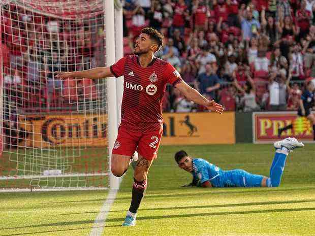 Le milieu de terrain du TFC Jonathan Osorio signe un nouveau contrat de trois ans pour rester avec le club