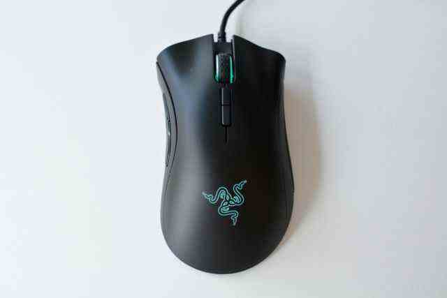 La souris de jeu Razer Deathadder Elite.