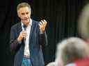 Jordan Peterson prend la parole lors d'un événement dans la région d'Ottawa en juin 2017.