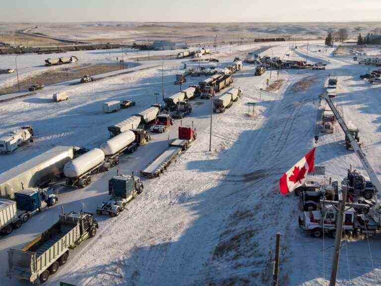 « Un côté ou l’autre » : Coutts, Alta.  encore un village divisé après le blocus des convois