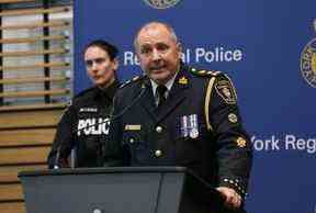 Le chef de la police régionale de York, Jim MacSween, s'adresse aux journalistes le lundi 19 décembre 2022. JACK BOLAND / TORONTO SUN