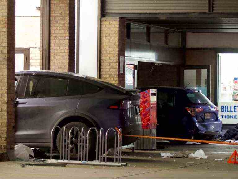 Un homme décède après un accident de voiture dans le centre commercial Lachine à Montréal