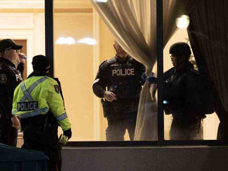 Un survivant de la fusillade d’un condominium au nord de Toronto pour vivre, dit son mari