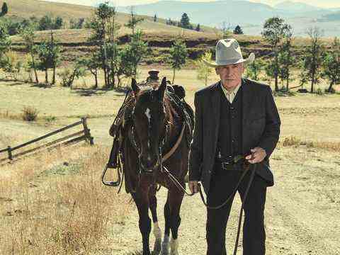 harrison ford promener un cheval à yellowstone 1923