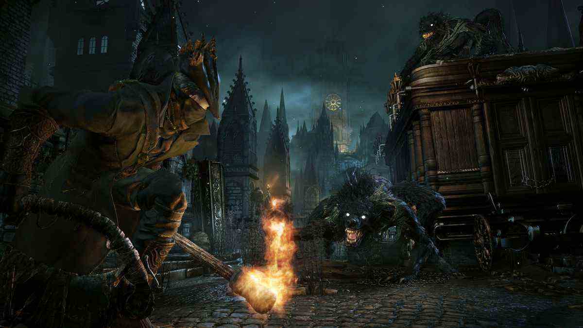 Un chasseur fait face à un loup-garou dans une capture d'écran de Bloodborne