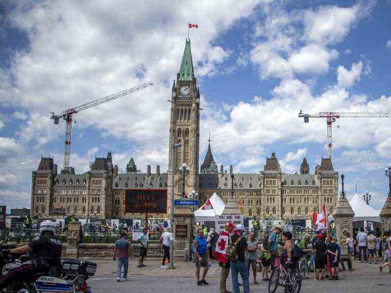 Le maire d’Ottawa prêt à renoncer à sa compétence sur la rue devant la Colline du Parlement