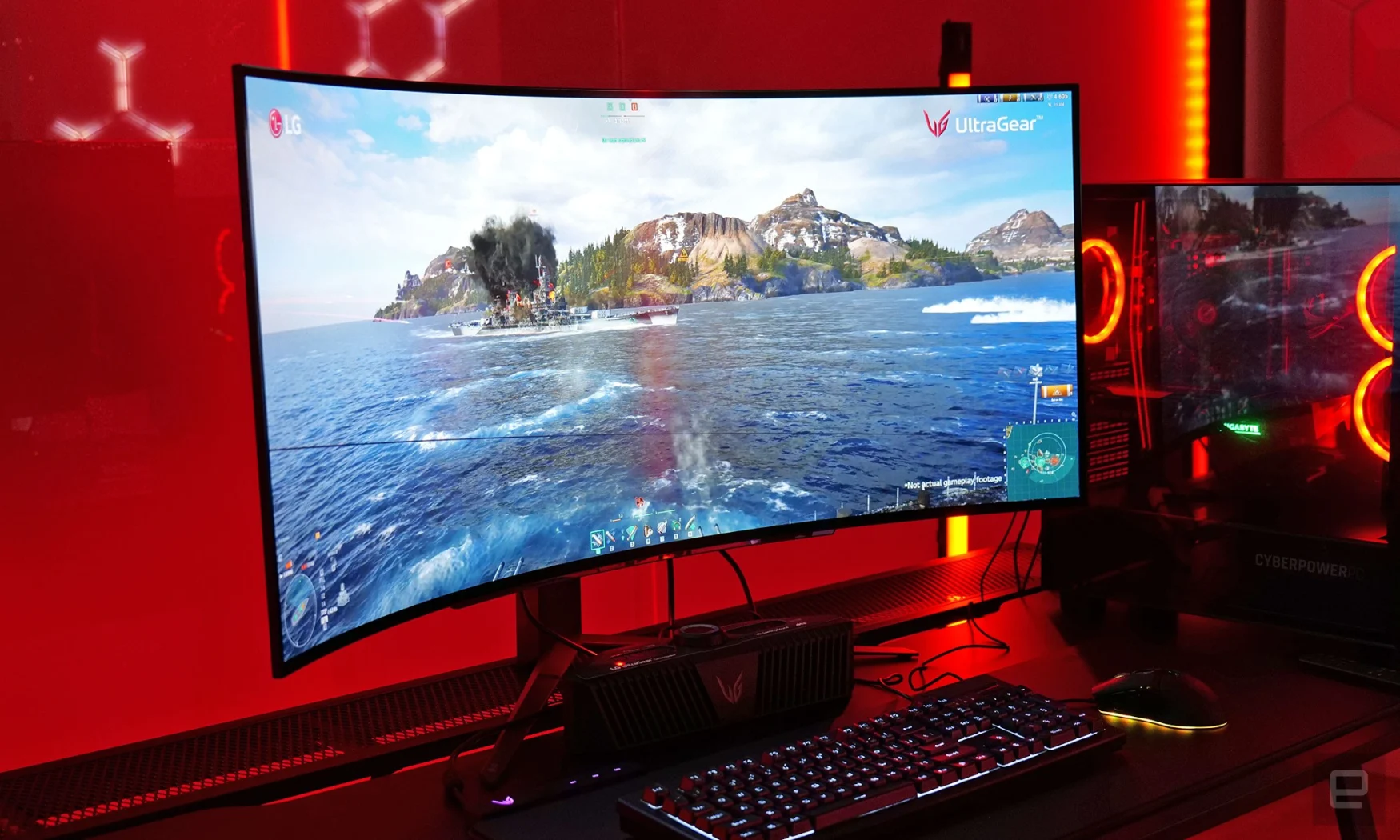 Non seulement le dernier moniteur de jeu de 45 pouces de LG est doté d'un affichage ultra rapide de 240 Hz, mais il dispose également d'un rayon 800R très incurvé qui offre une expérience de type cocon. 