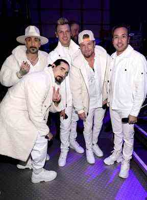 De gauche à droite : Kevin Richardson, AJ McLean, Nick Carter, Brian Littrell et Howie Dorough des Backstreet Boys assistent au Jingle Ball 2022 d'iHeartRadio Z100 présenté par Capital One au Madison Square Garden le 9 décembre 2022 à New York.