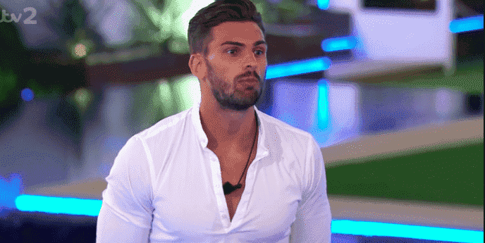 Adam Collard de Love Island appelle des amitiés "moins authentiques" dans l'émission

