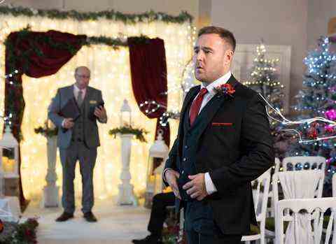 Tyrone Dobbs au mariage dans Coronation Street