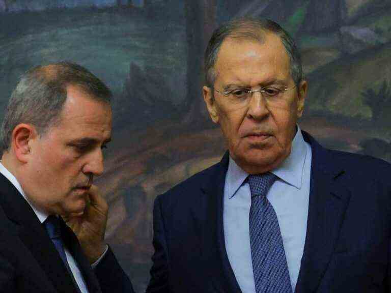 Lavrov: l’Ukraine doit se démilitariser ou la Russie le fera